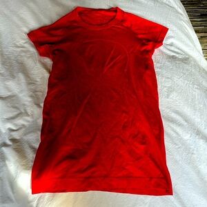 Lululemon Swiftly Tech Short Sleeve Hip Length size 6 shirt. RED